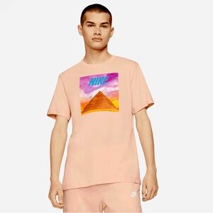 NWT Nike Men’s Graphic Short Sleeve Tee S